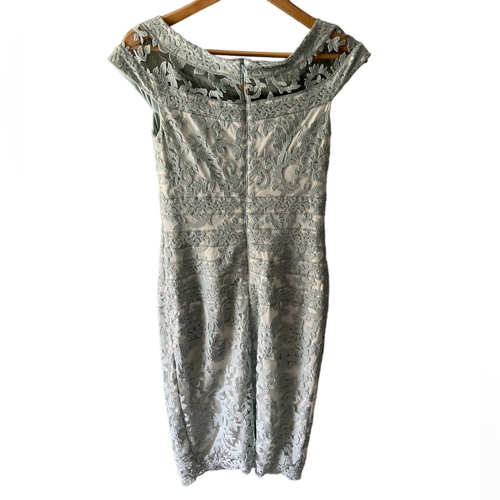 Tadashi Shoji Filigree Embroidered Lace
Dress Size 2 - Picture 4 of 7